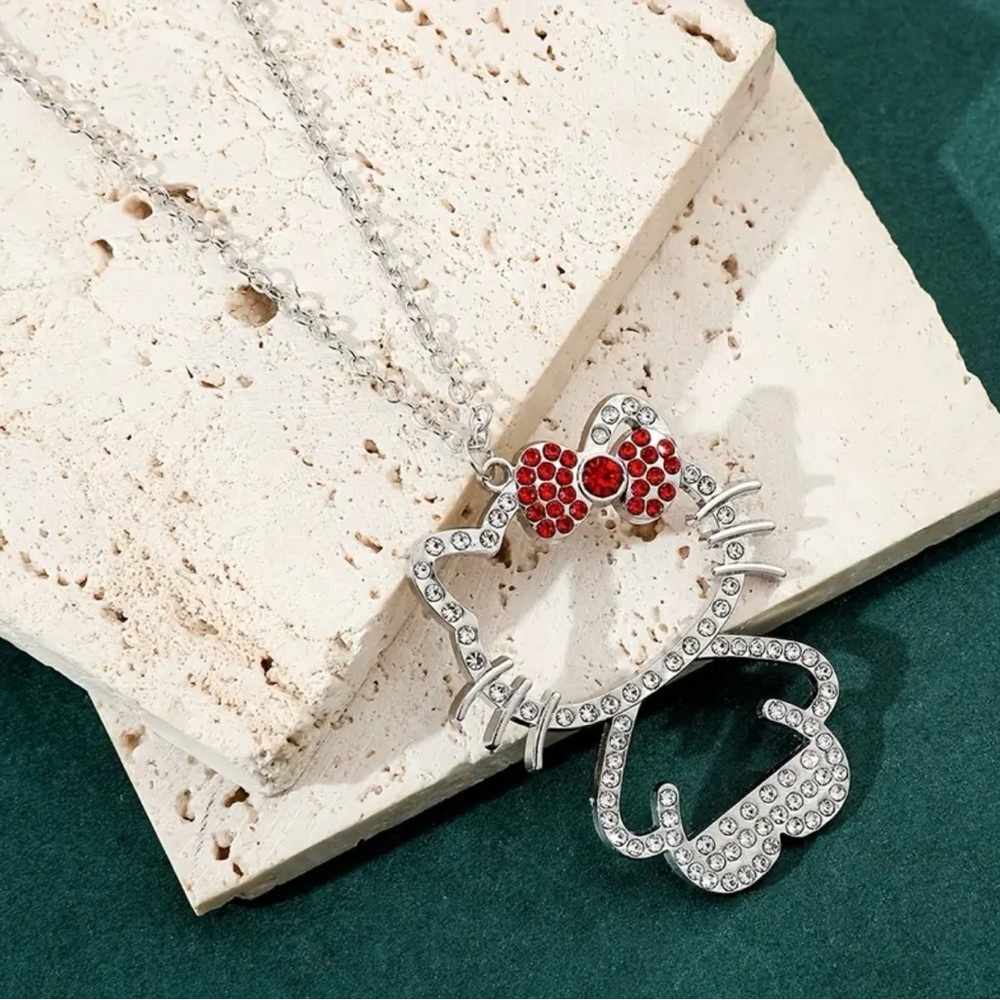 Hello Kitty rhinestone crystals with a beautiful red bow. - Picture 4 of 6